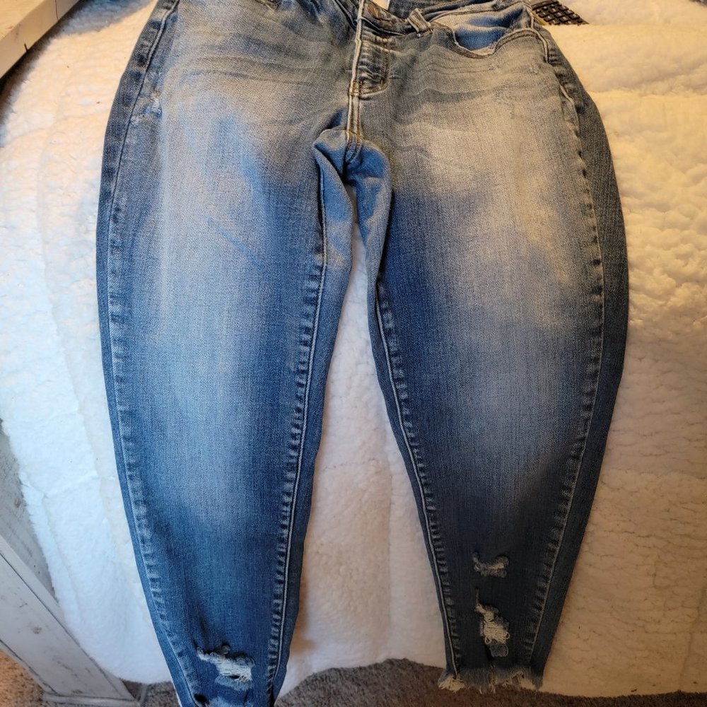 Signature Mid-Rise Ankle Skinny Jean